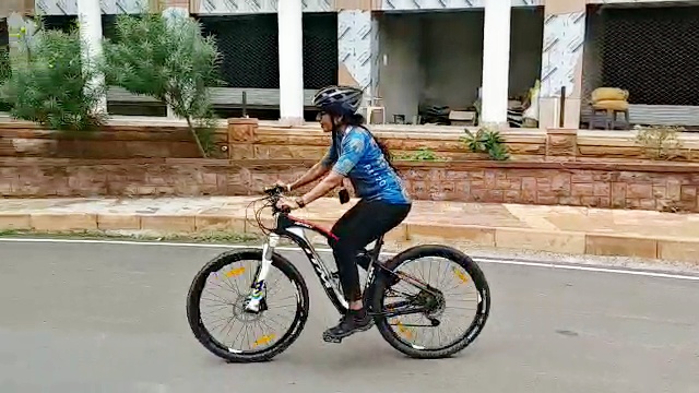 Cyclist renu singhi of jodhpur,  Paris-Brest-Paris 2019 Rendoner.  Renu Singhi latest news