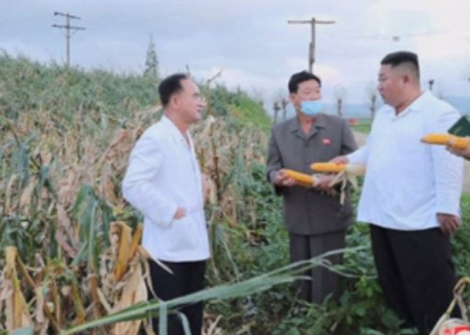 Kim Jong Un visits area hit by Typhoon Bavi