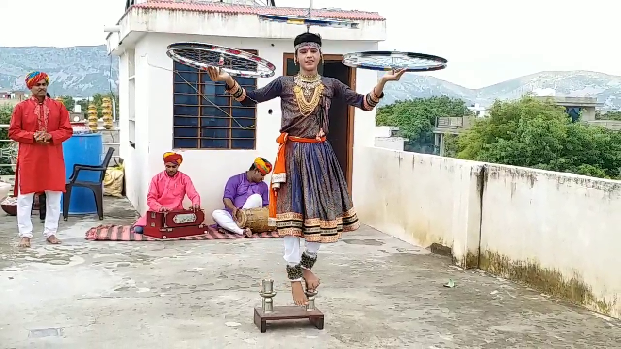 राजस्थान की खबर,  अलवर के डांसर प्रवीण,  alwar famous dancer praveen prajapat