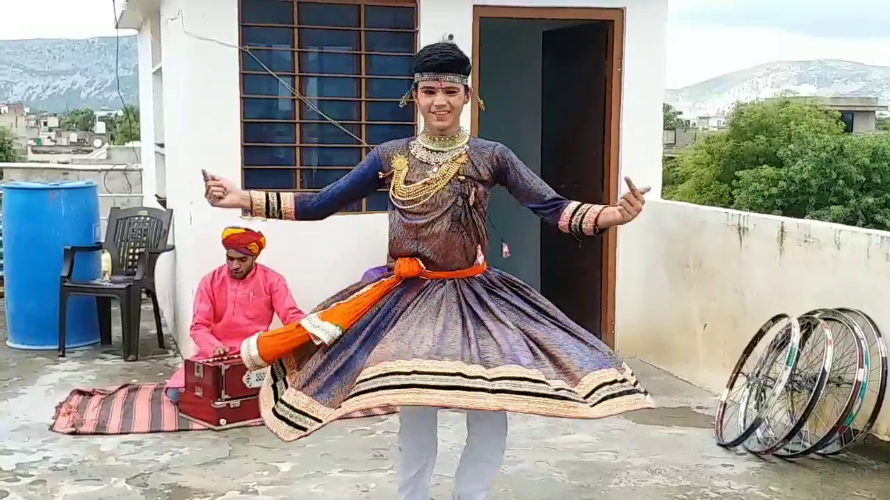 राजस्थान की खबर,  अलवर के डांसर प्रवीण,  alwar famous dancer praveen prajapat