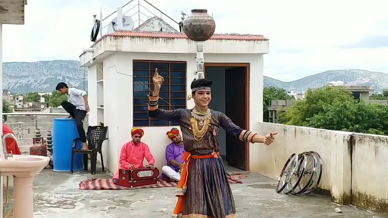 राजस्थान की खबर,  अलवर के डांसर प्रवीण,  alwar famous dancer praveen prajapat