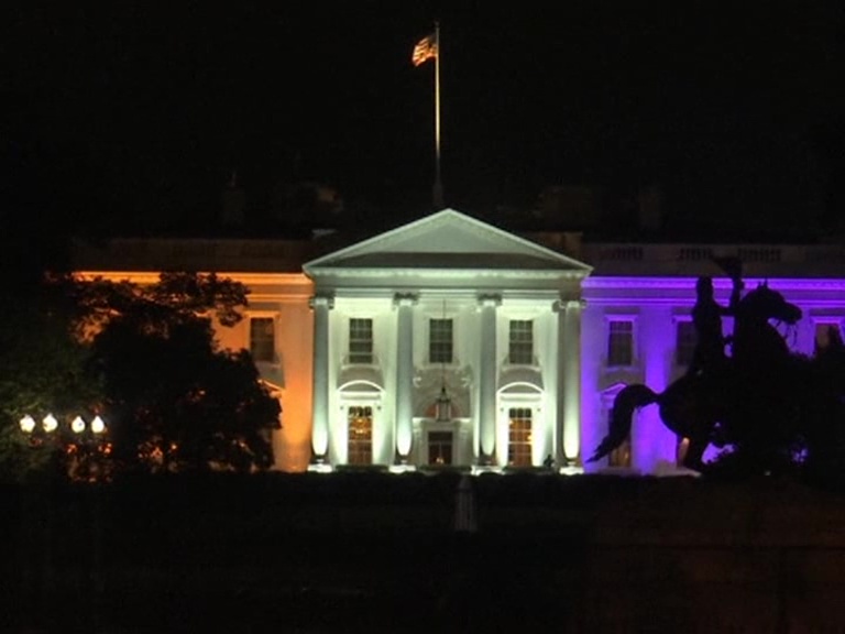 White House painted Purple and Gold for women's suffrage