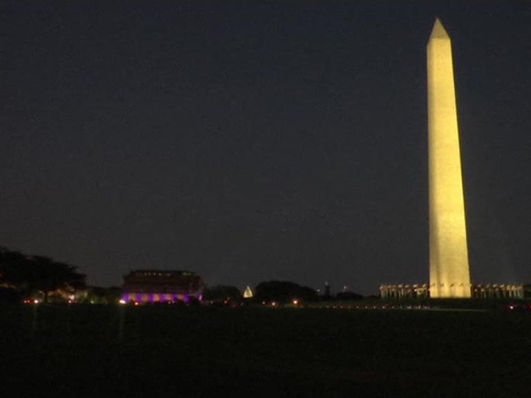 White House painted Purple and Gold for women's suffrage