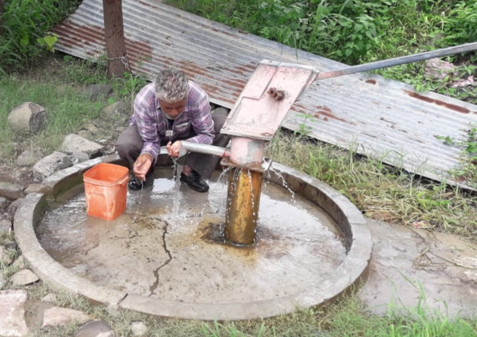 Water is coming out of the hand pump without running