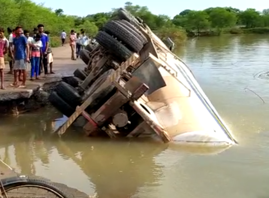 Capsule vehicle accident