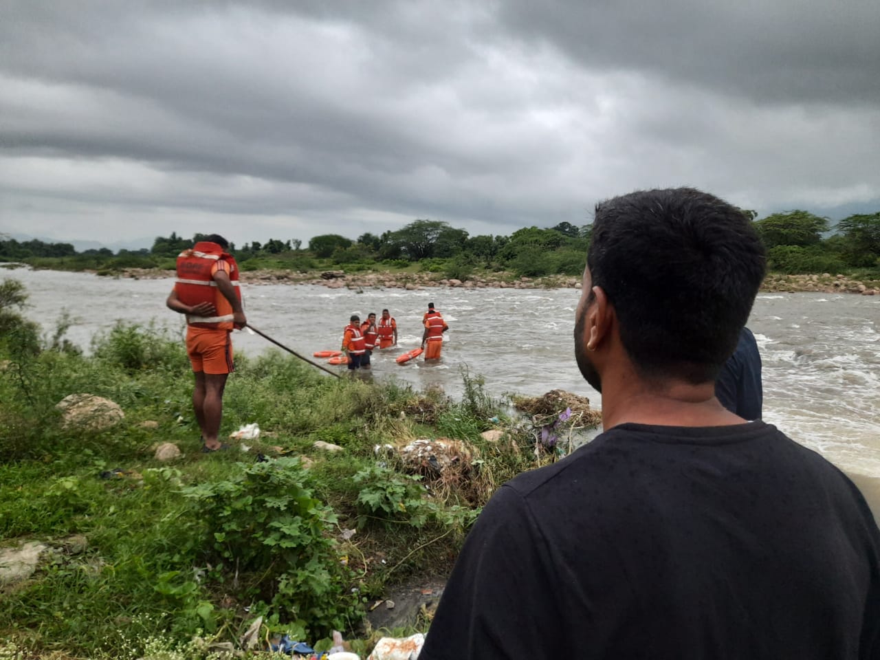 Man swept away in overflowing river in Sirohi