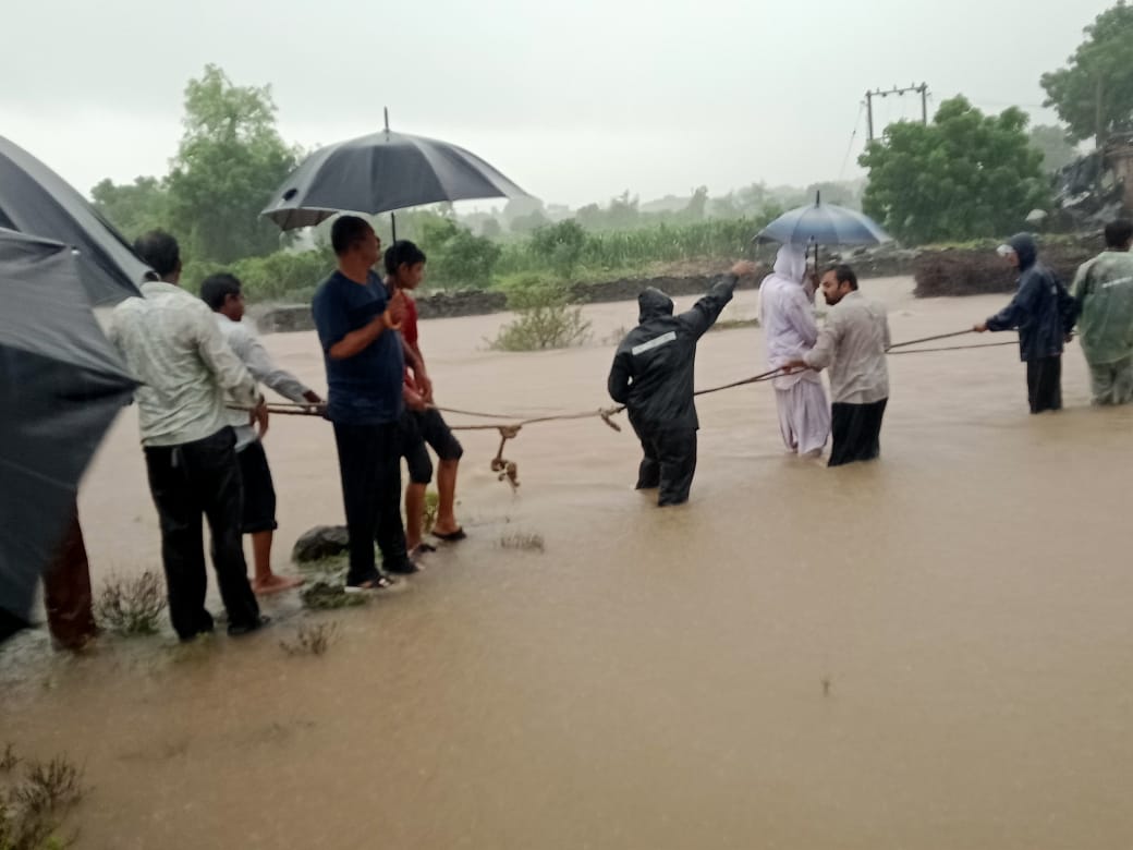 Six people were rescued from human chain in Rajkot