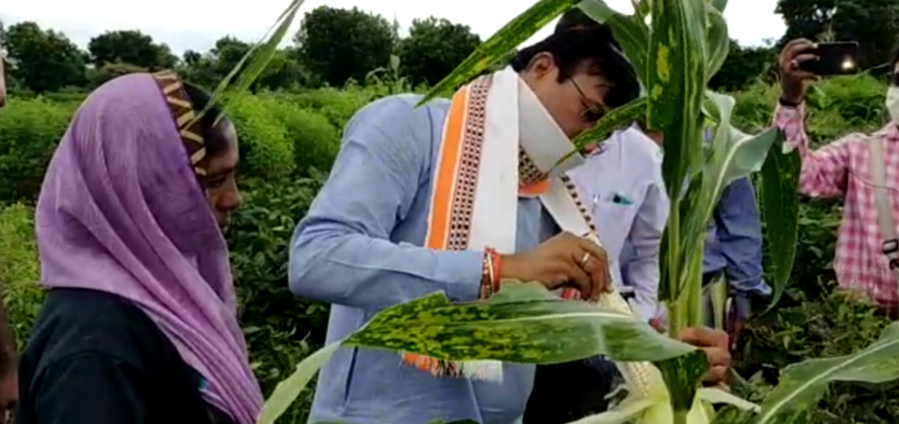 MP Gajendra Patel arrived to survey the crops