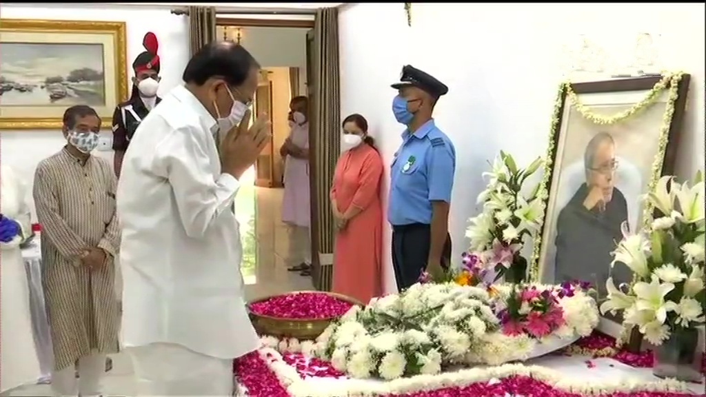 Venkaiah Naidu pays last respects to Pranab