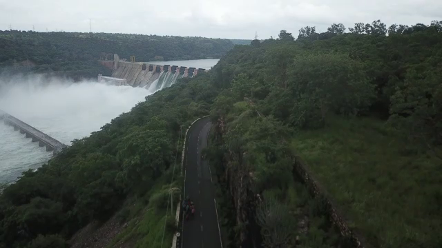 पहाड़ी से दिख रहा गांधी सागर डैम का खूबसूरत नजारा