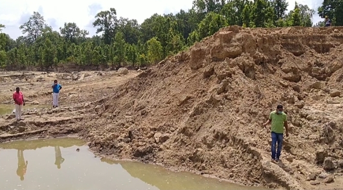 dam-costing-20-lakh-in-sewari-gram-panchayat-of-rajpur-broke-by-rain