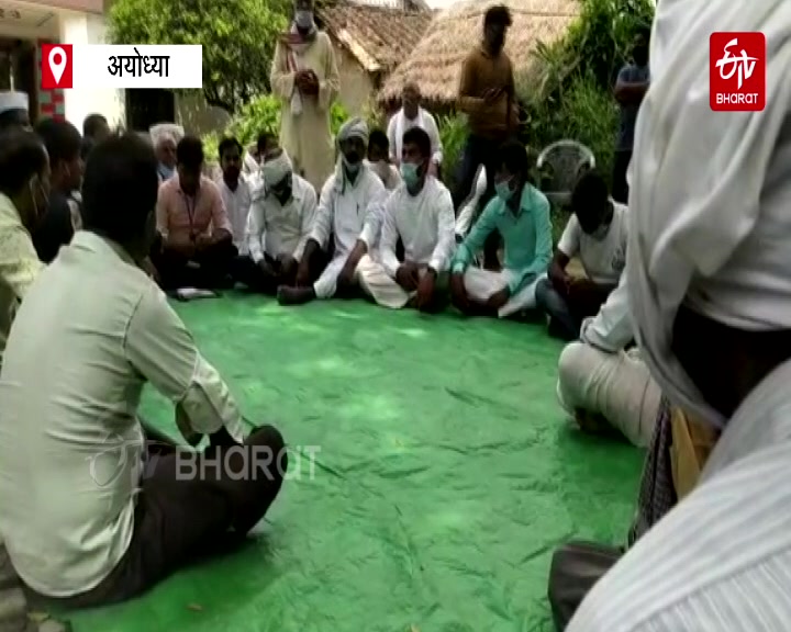 villagers create ruckus in ayodhya for compensation of land