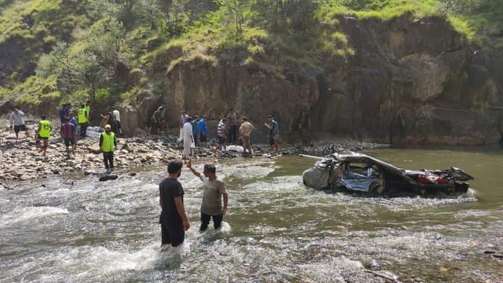 جموں و کشمیر میں سڑک حادثات عموماً سرینگر - جموں شاہراہ پر رونما ہوتے ہیں۔