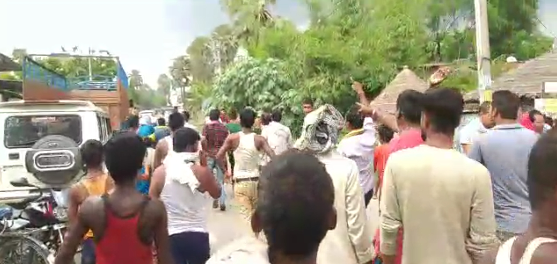 Angry people abused JDU MLA in Vaishali