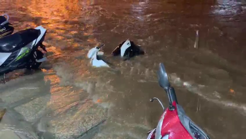 Heavy showers leave parts of Bengaluru flooded