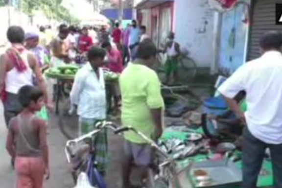 West Bengal: People gather at a market in Jagatdal of North 24 Parganas district despite lockdown in the state today. #COVID19