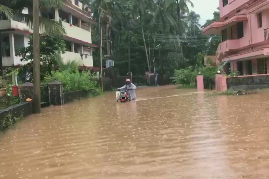 Karnataka: Several areas waterlogged in Mangaluru,
