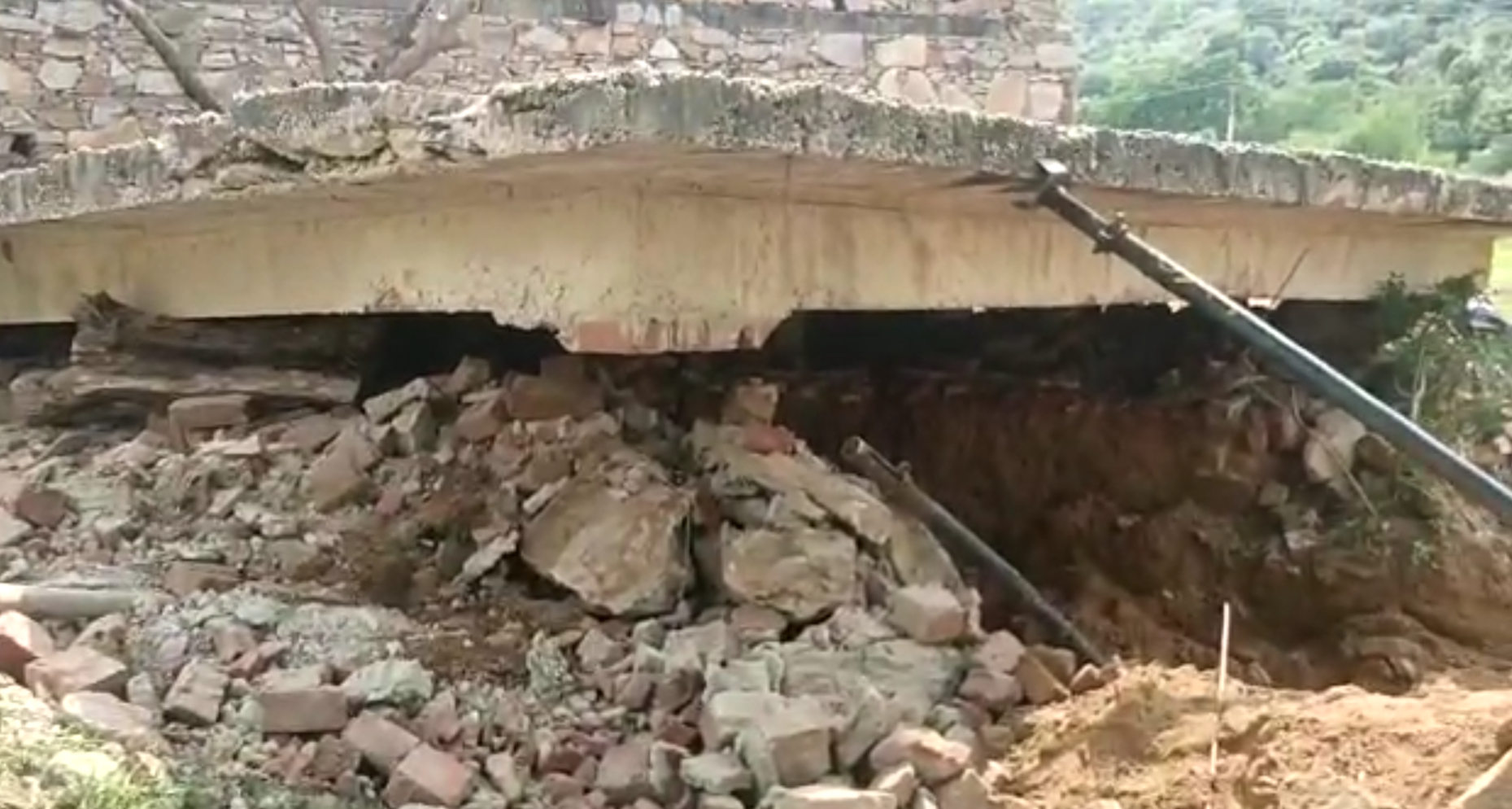 Temple renovation work,  Incident in Jaipur due to roof collapse