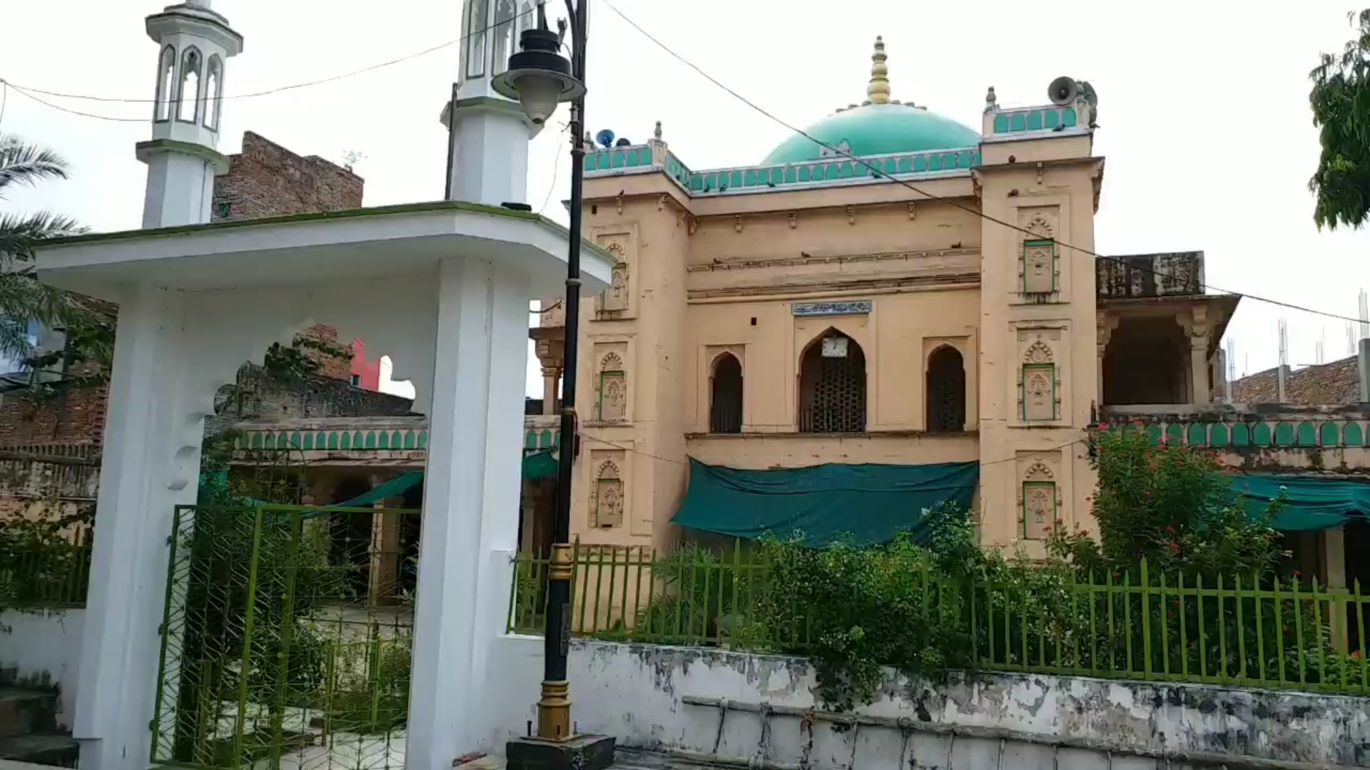 banaras-two-and-a-half-kangoora-mosque-interesting-facts