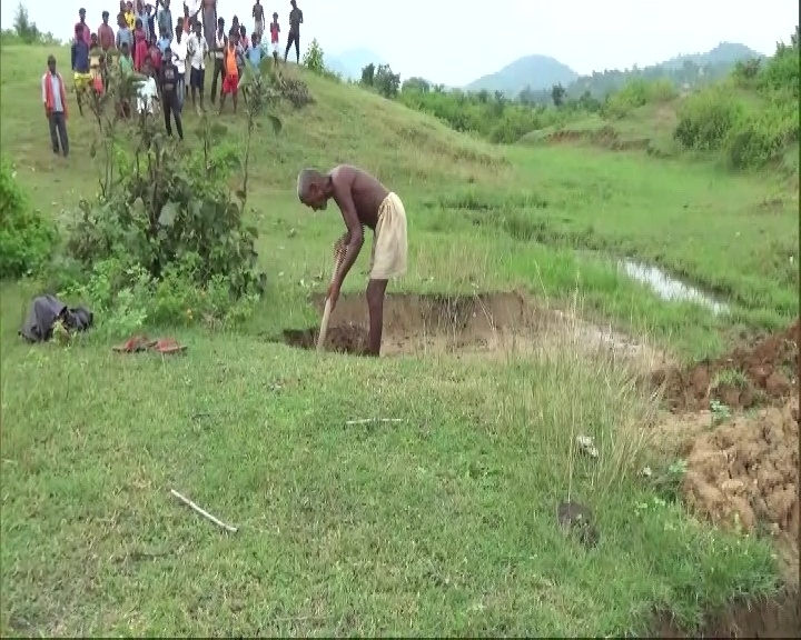 Man in Gaya carves out 3 km long canal to irrigate parched fields