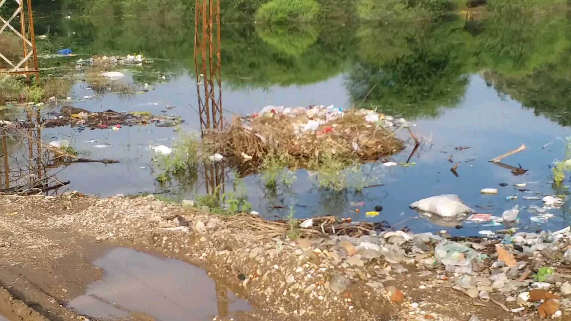 udaipur lakes are getting contaminated,  sewerage water in lakes