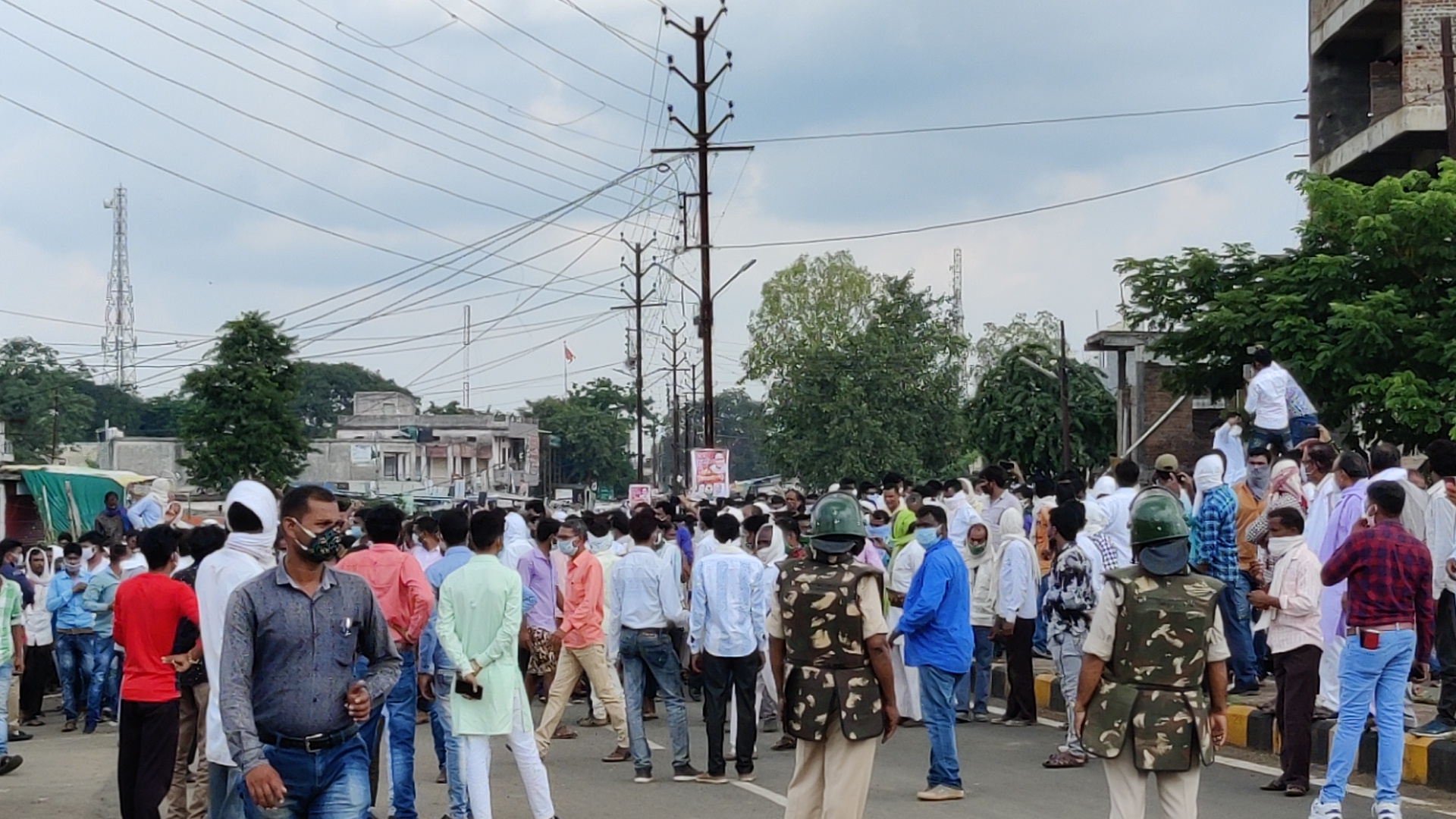 Congress protests at Choudhary SDM office for flood affected farmers