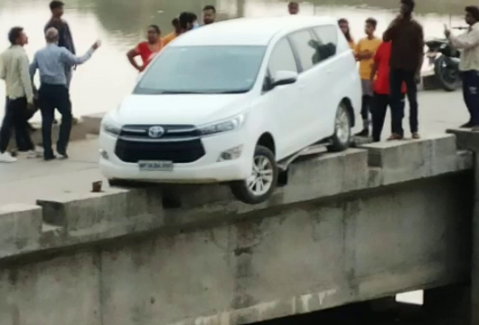 Car half-hung in chhota pool railing near by Mangalnath temple in Ujjain