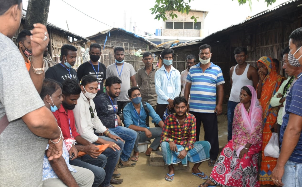 AAMSU,KADC DELEGATE TEAM GIVING HELPING TOWARDS DIMAPUR BOMB BLASTING VICTIM