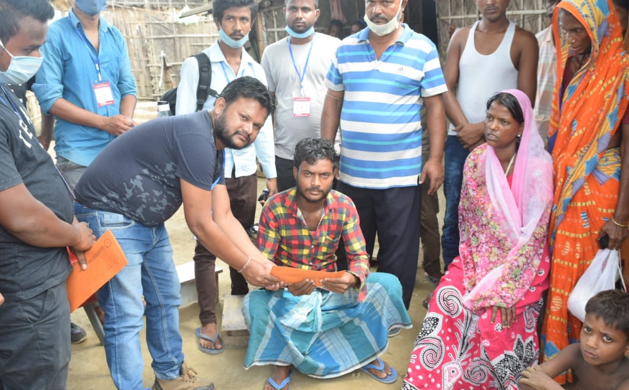 AAMSU,KADC DELEGATE TEAM GIVING HELPING TOWARDS DIMAPUR BOMB BLASTING VICTIM