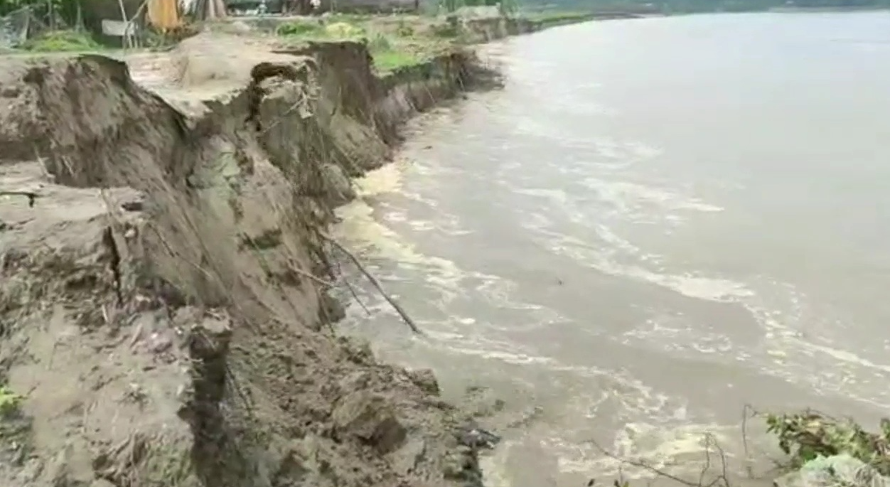 Erosion by Tipaki river at Dhuburi