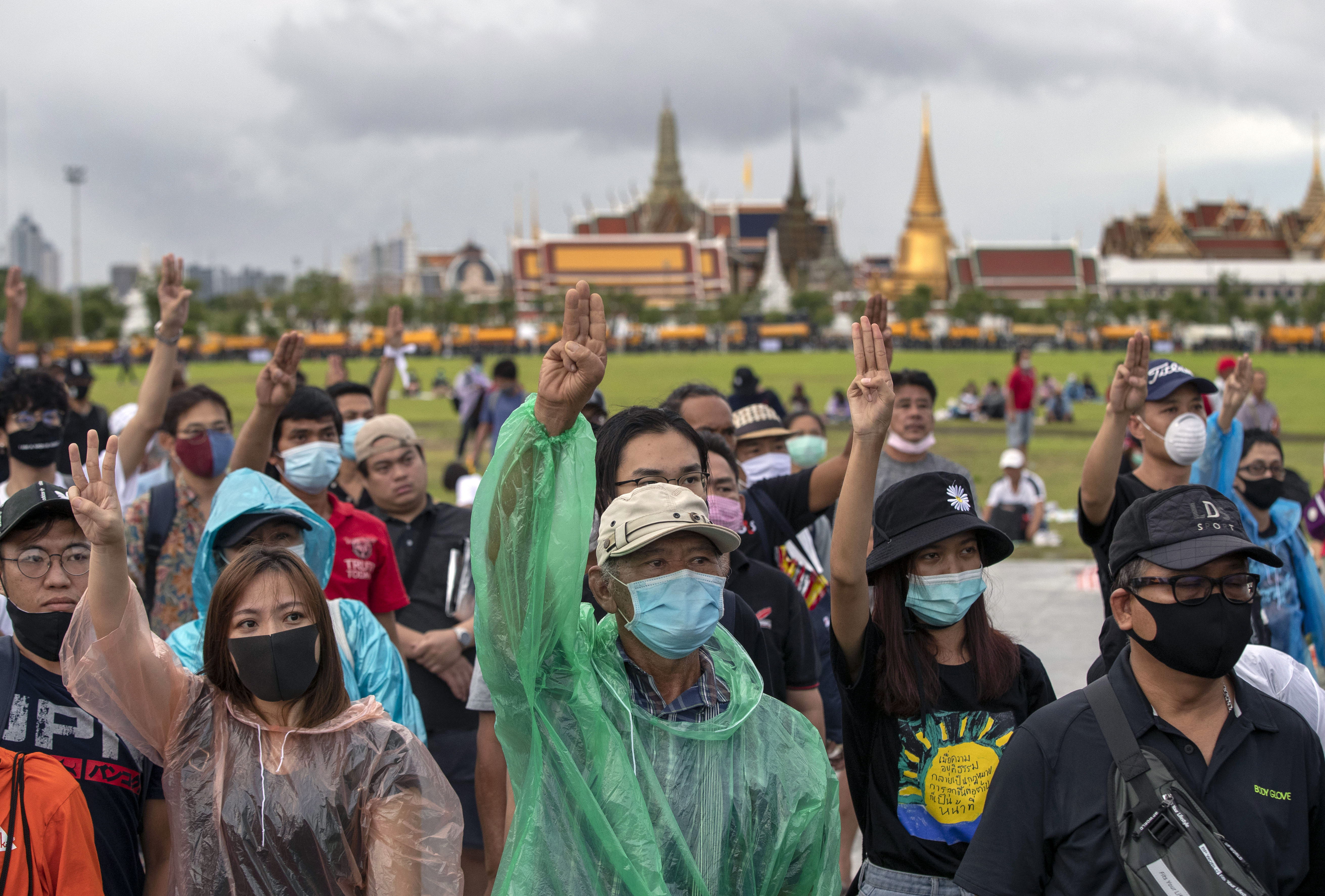 Thai protesters reinstall plaque