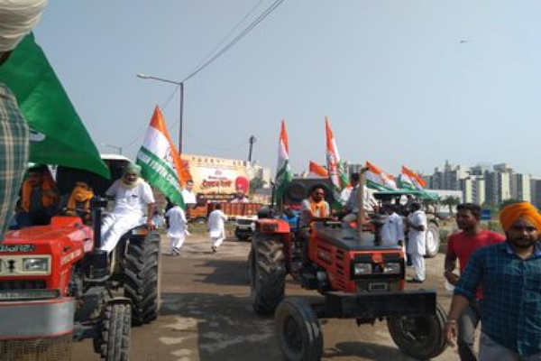 Farmers protest new agriculture law by blocking major road in Sirsa