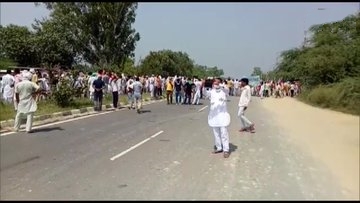 Farmers protest new agriculture law by blocking major road in Sirsa