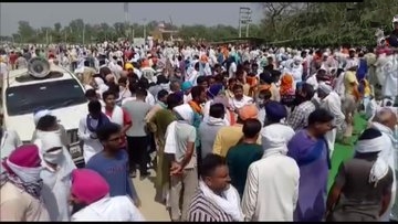 Farmers protest new agriculture law by blocking major road in Sirsa