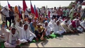 Farmers protest new agriculture law by blocking major road in Sirsa