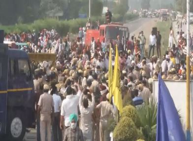 Farmers protest new agriculture law by blocking major road in Sirsa