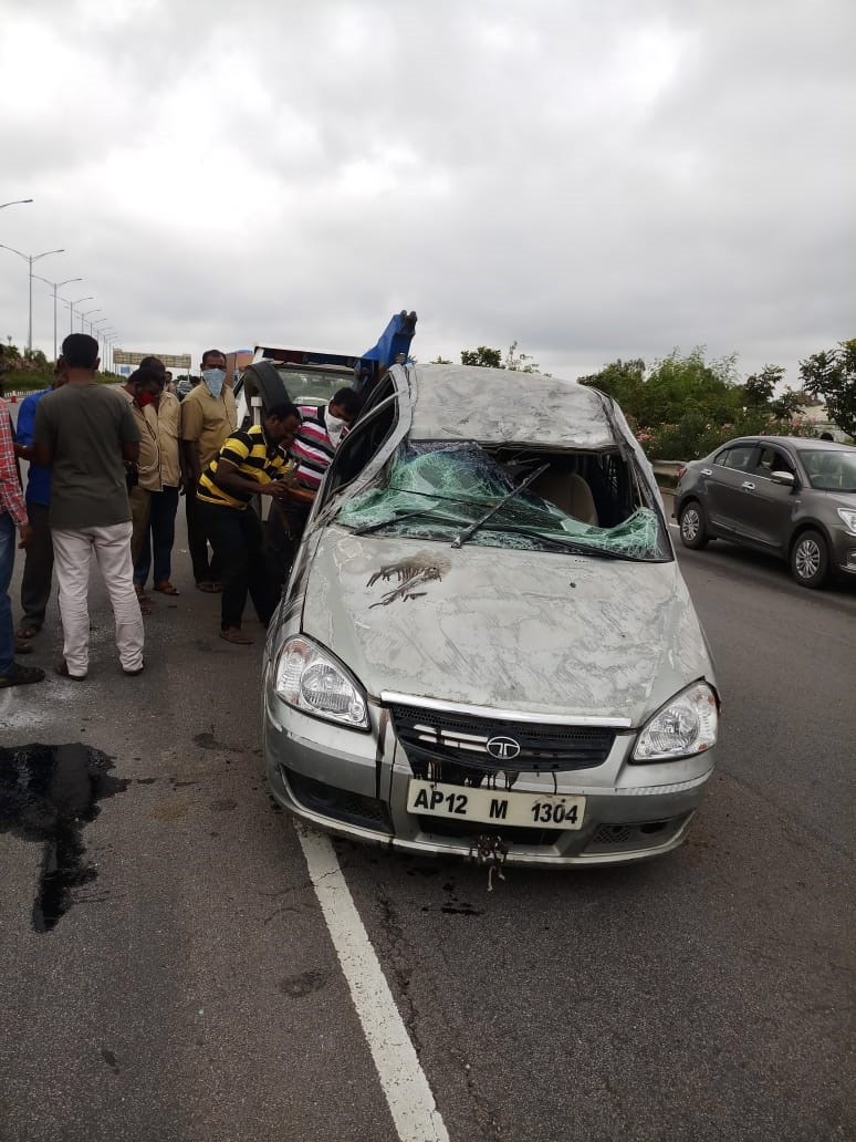 road accident at shamshabad orr and four people highly injured