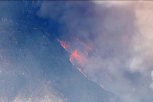 Enormous California wildfire threatens desert homes near LA