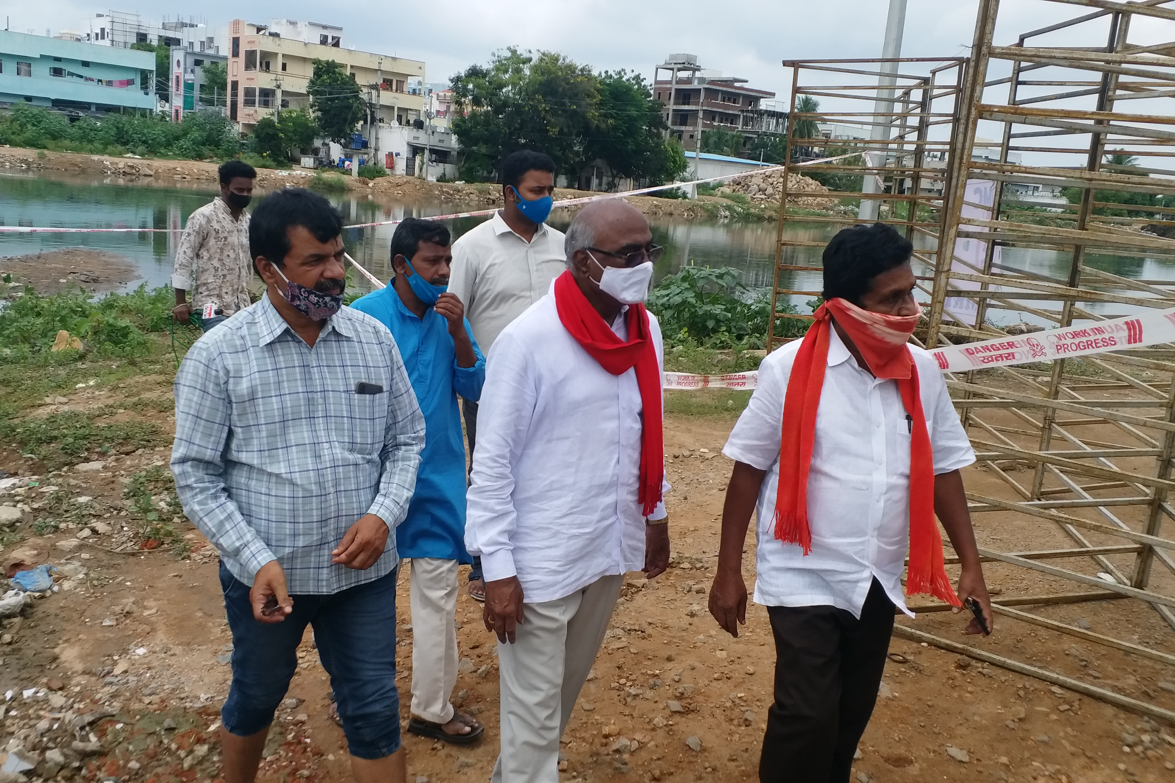 cpi-state-president-chada-venkat-reddy-visits-saroor-nagar-pond-area