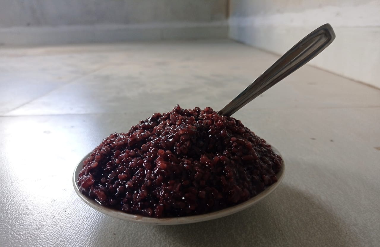 Indian farmers grow Indonesia's famous blue rice