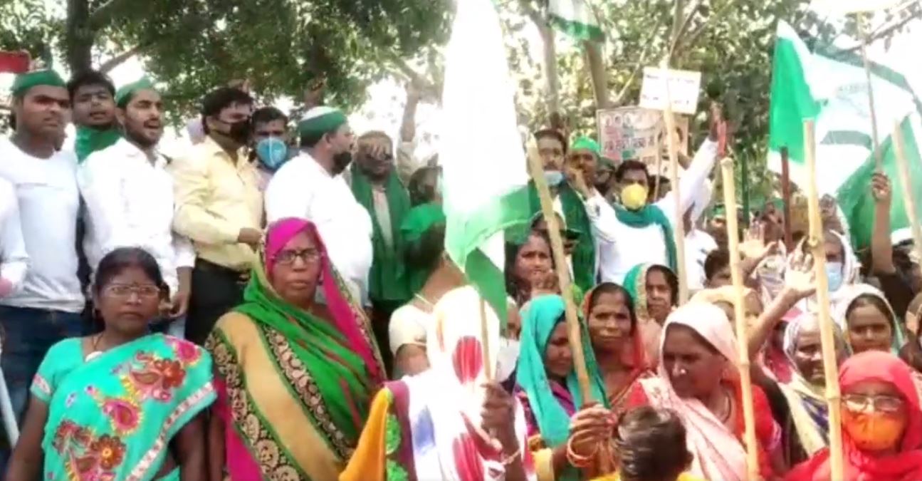 farmers protest against farm bills in uttar pradesh