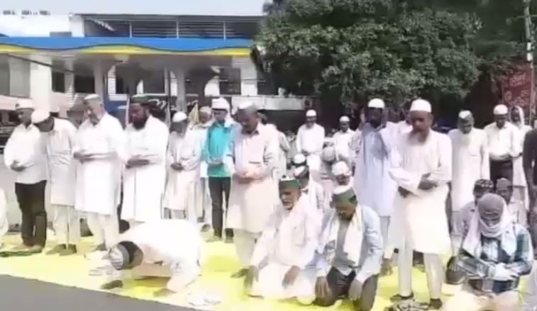 farmers protest against farm bills in uttar pradesh