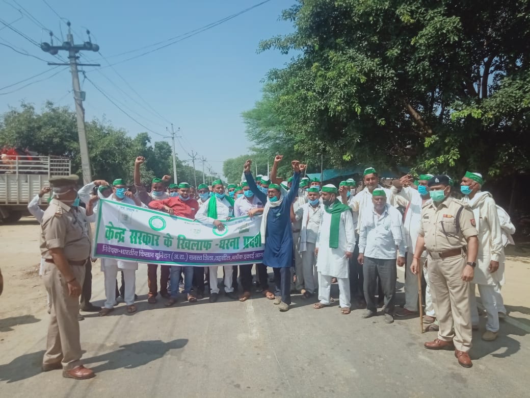 sp and congress protested against farm bills in uttar pradesh