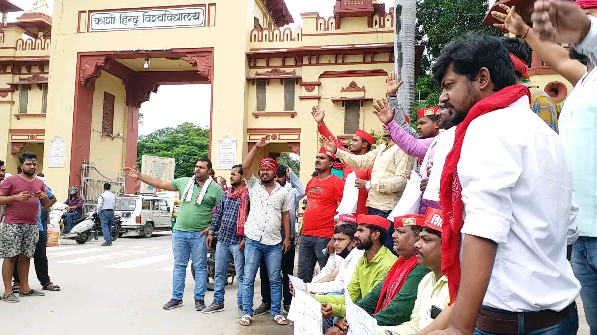 sp and congress protested against farm bills in uttar pradesh