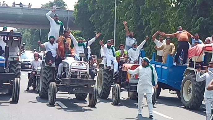 farmers protest, long jam on noida delhi border