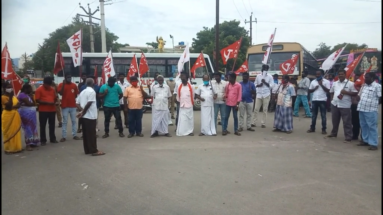 trichy farmers protest  புதிய வேளாண் மசோதாவிற்கு எதிரான போராட்டம்  agri bill protest  farmers protest  agri bill farmers protest