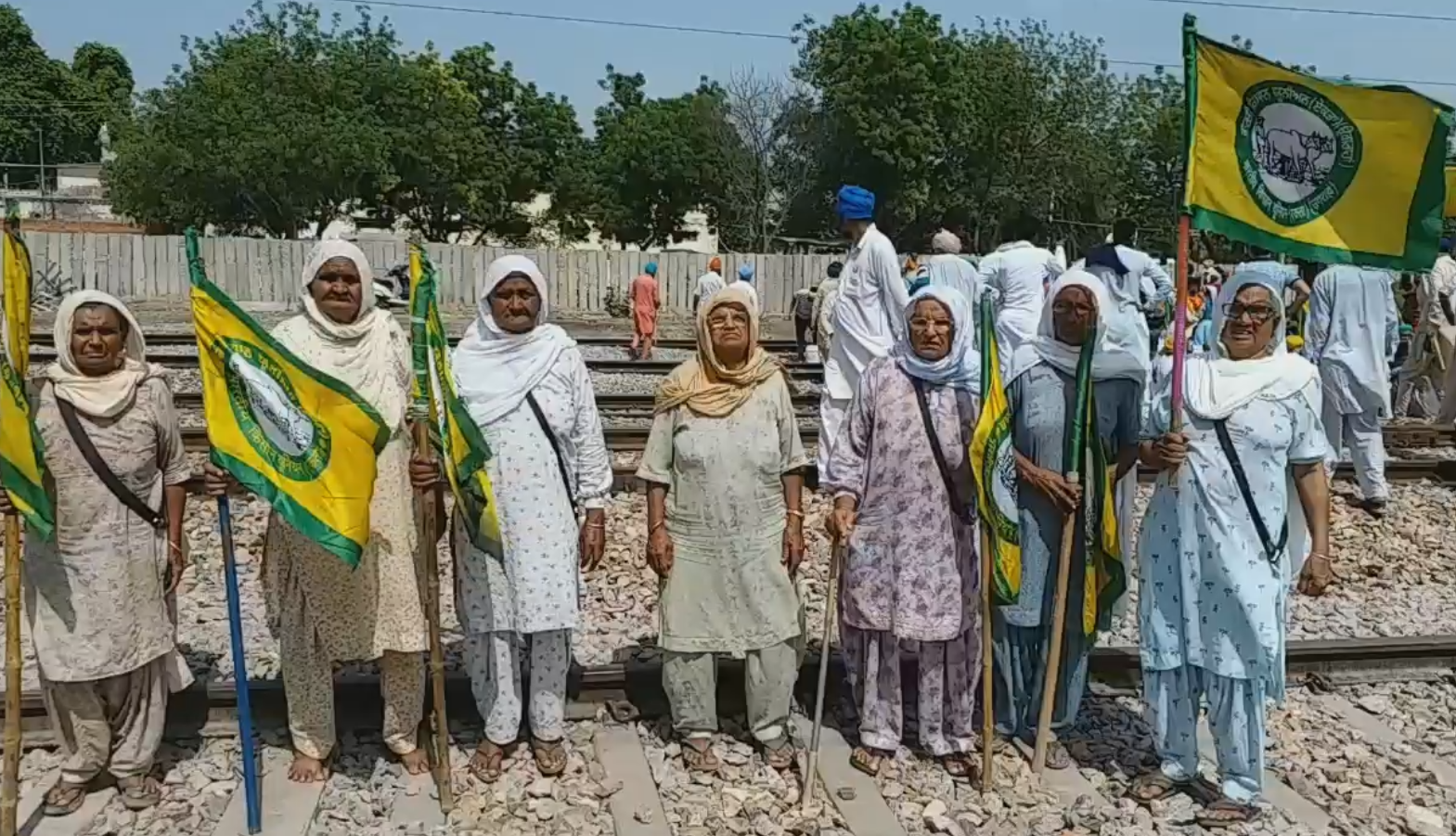 Elderly woman protest on railway tracks against agriculture ordinances in mansa