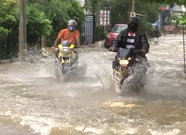 rain-effect-on-greater-hyderabad-and-people-facing-problems