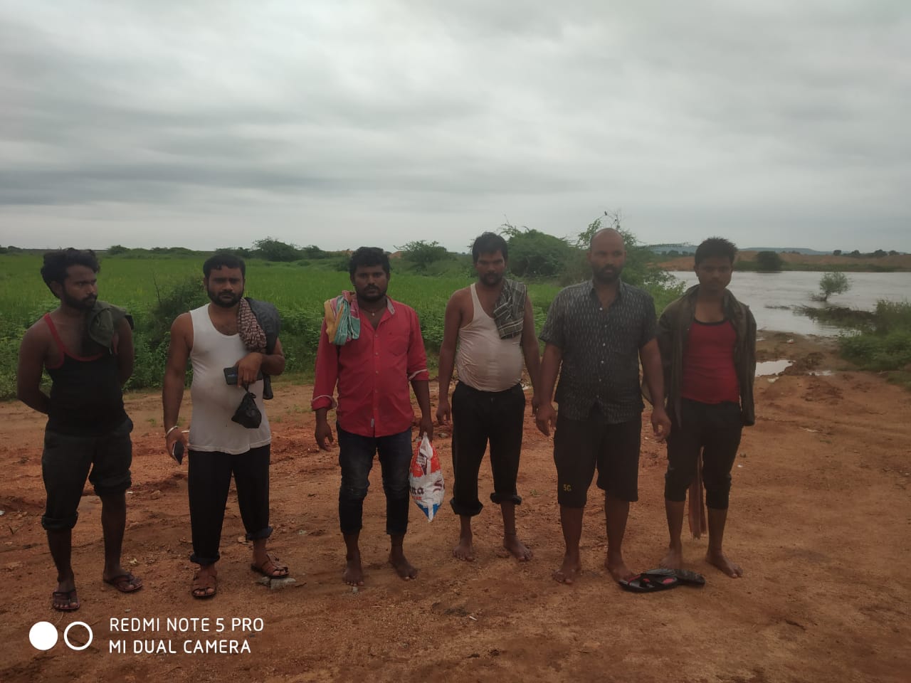 Locals and authorities rescue drivers stranded in the manjira river at kamareddy district