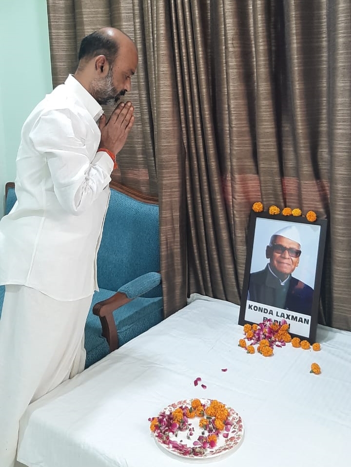 bjp state president bandi sanjay pay tributes to konda laxman bapuji birth anniversary